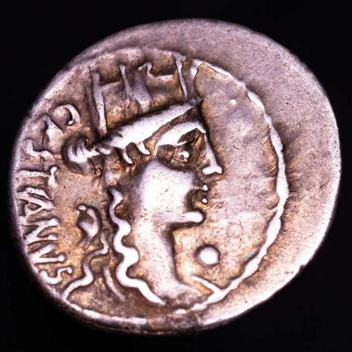 Romerska republiken. M. Plaetorius M.f. Cestianus, 67 f.Kr.. Denarius Rome mint. Curule chair; symbol (malleus) to left. M. PLAETORIVS. M.F. AED. CVR alrededor.