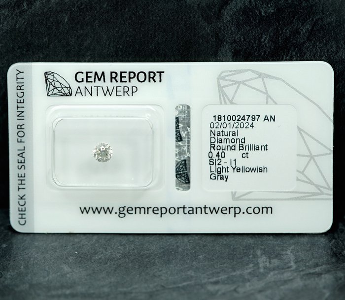 Ingen mindstepris - 1 pcs Diamant  (Naturfarvet)  - 0.40 ct - Light Gullig Grå - I1, SI2 - Gem Report Antwerp (GRA)