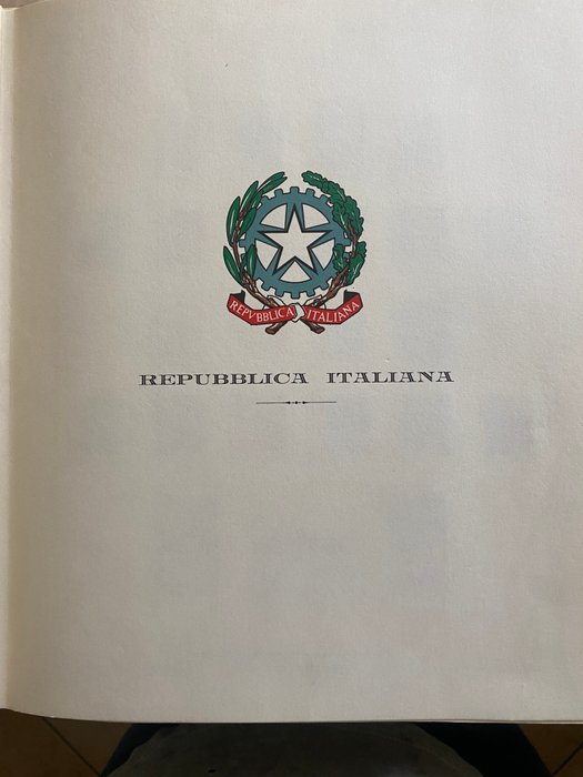 Den Italienske Republik 1945/2000 - Komplet italiensk rep.-samling med tjenester, herunder gymnastikserier på postkort signeret DIENA