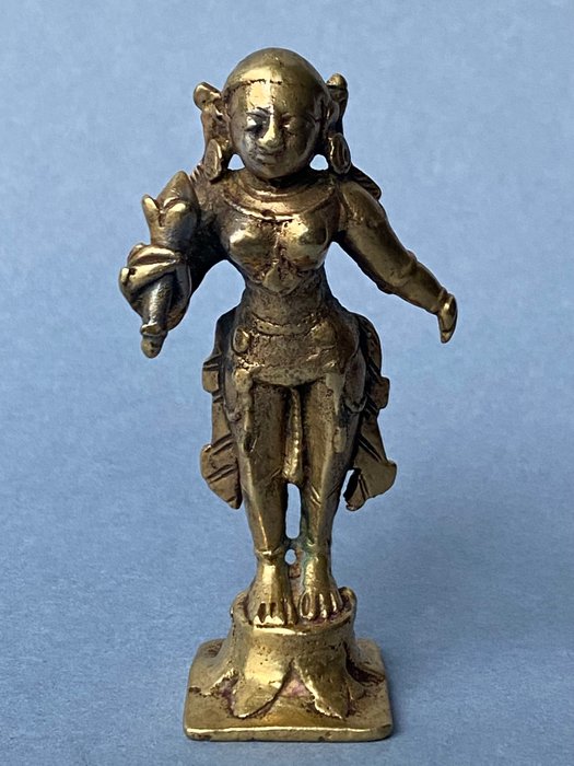 Shri Devi kvindelig guddom hvis betydning er "Hun der skinner" - 9 cm - Engangs voks bronze støbning - Indien - Moguldynastiet - III (1627-1857)