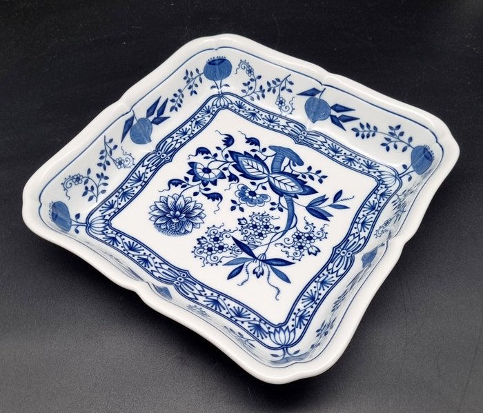 Hutschenreuther - Bordservice - 1. valg! Løgmønster Eksklusiv firkantet skål ca 23,5 x 23,5 cm - Porcelæn