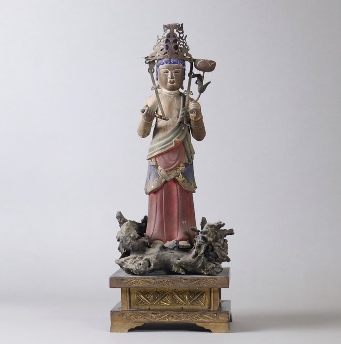 Buddha Statue Holding Sutra Scroll and Lotus with Gyokugan 玉眼 by Kaihatsu Touemon 海發藤右衛門 - Skulptur Træ - Japan - Tidlig Meiji-periode