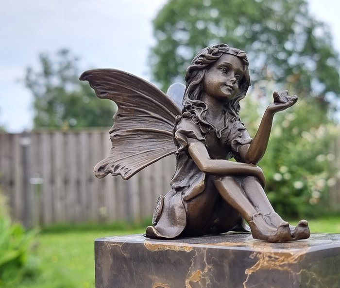 Statue, Bronze Fairy with Butterfly - 17 cm - Bronze, Marmor