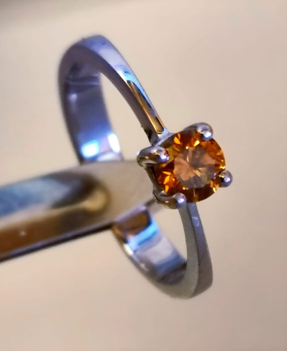 Ingen mindstepris - Forlovelsesring - 18 kraat Hvidguld -  050ct tw Orange Diamant (Naturfarvet)