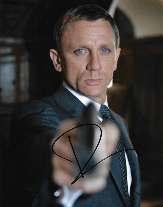 Daniel Craig - Autographed Photo "Casino Royale" James Bond 007 with b'bc COA.