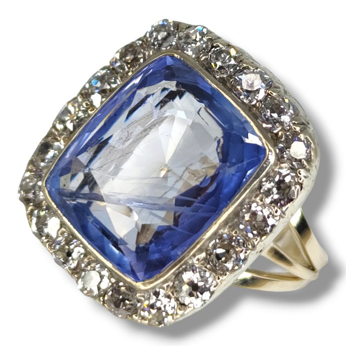 Ring - 14 karat Gulguld, Cushion Blue Natural Sapphire Ring (Sri Lanka) 8,50 karat -  8.50ct. tw. Safir - Diamant