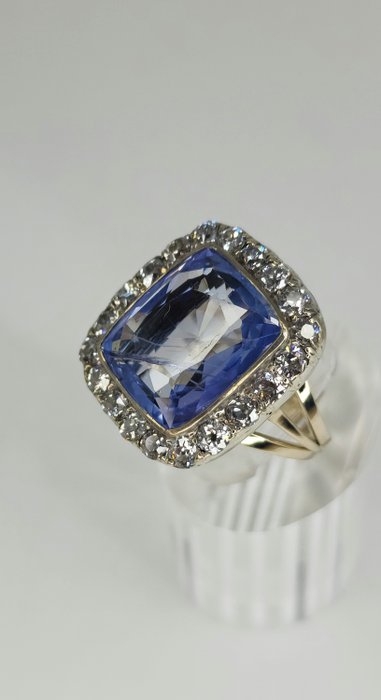 Ring - 14 karat Gulguld, Cushion Blue Natural Sapphire Ring (Sri Lanka) 8,50 karat -  8.50ct. tw. Safir - Diamant