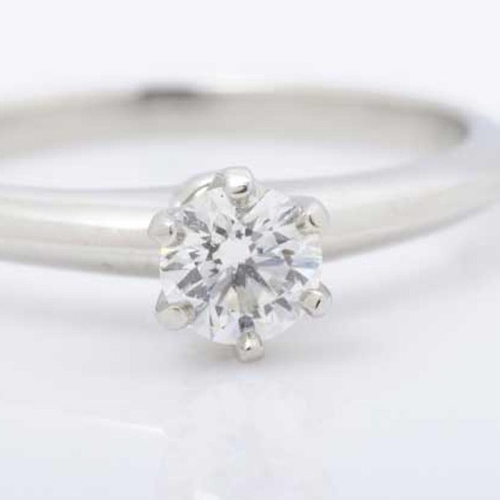 Tiffany  Co. - Ring - Diamond Solitaire Platinum Engagement Platin -  0.31ct. tw.