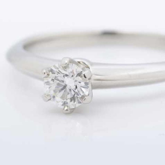 Tiffany  Co. - Ring - Diamond Solitaire Platinum Engagement Platin -  0.31ct. tw.