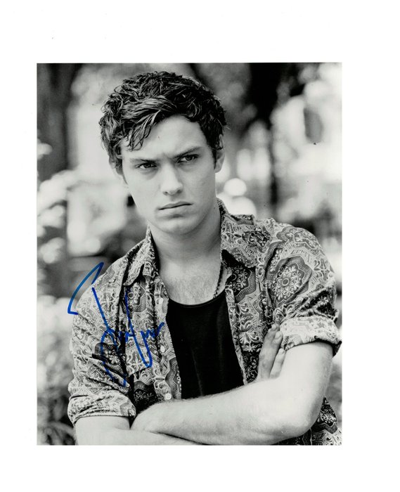 Jude Law - Signed Photo In-Person (20x26 cm)