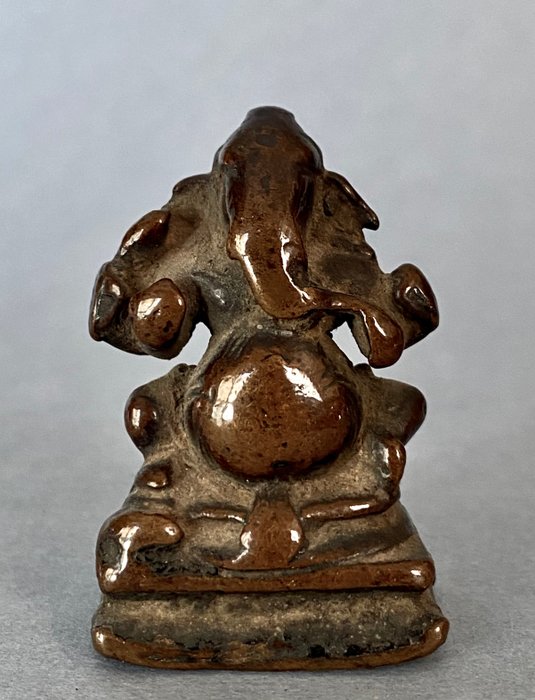 Ganesh ji lille husalter af en af de mest berømte guder i det hinduistiske pantheon - Engangs voks bronze støbning - Indien - Mogulriget (1526-1857)