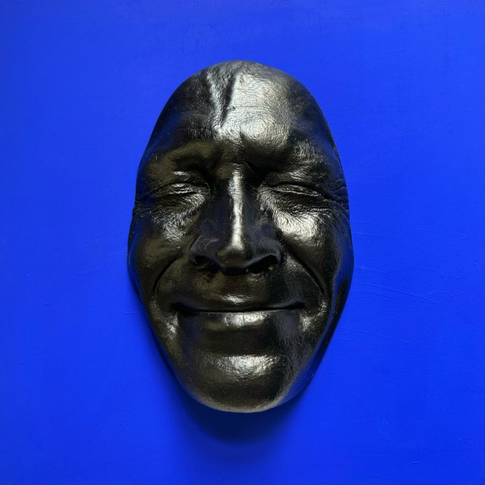 Gregos (1972) - Black smile on blue background