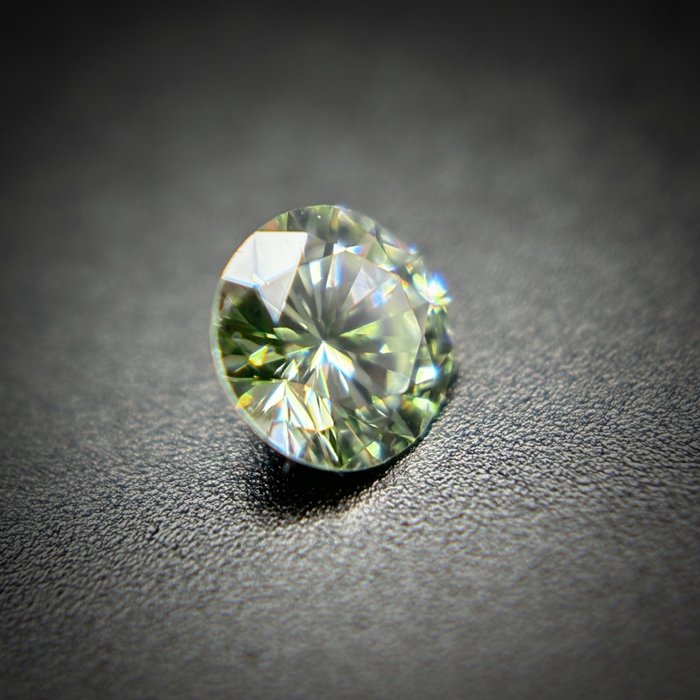 1 pcs Diamant - 009 ct - Rund - fancy lys gullig grøn - VVS2