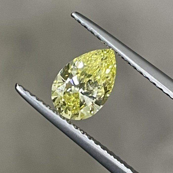 1 pcs Diamant  (Farvebehandlet)  - 1.00 ct - Pære - Fancy intense Gul - VVS2 - Gemological Institute of America (GIA)