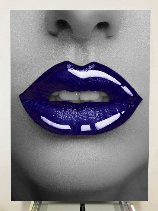 Julien Ribeaux - Blue Glossy Lips BW edition