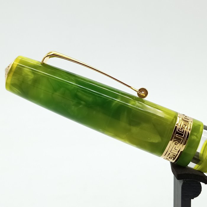 Armando Simoni Club - Studio - Green Grasshopper - Gold Trim - Fyldepen