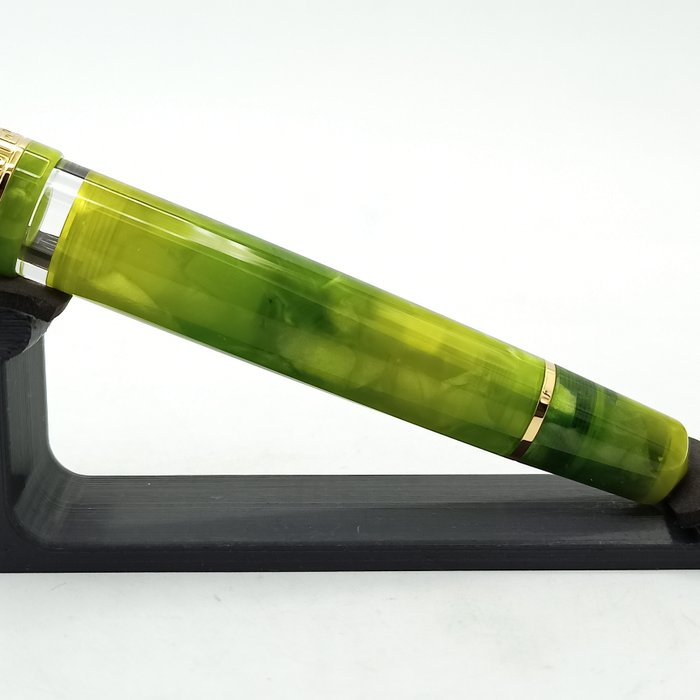 Armando Simoni Club - Studio - Green Grasshopper - Gold Trim - Fyldepen