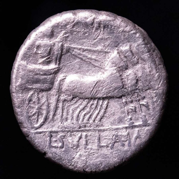 Romerska republiken. L. Manlius Torquatus for L. Cornelius Sulla Felix. Denarius Mint moving with Sulla, 82 B.C  Triumphator, crowned by flying Victory, in quadriga right, holding  (Ingen mindstepris)