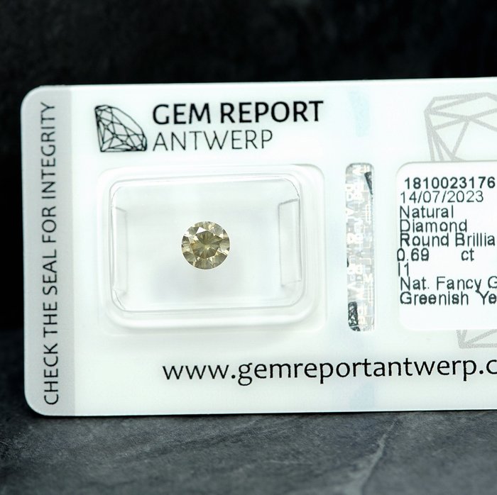 1 pcs Diamant  (Naturfarvet)  - 0.69 ct - Fancy Grålig, Grønlig Gul - I1 - Gem Report Antwerp (GRA)