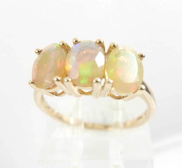 Ingen mindstepris - Ring - 9 kt. Gulguld -  1.36ct. tw. Opal