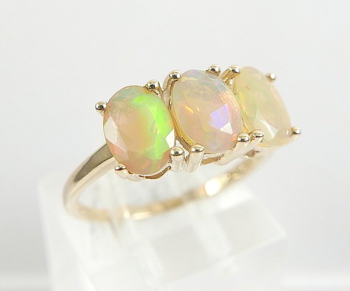 Ingen mindstepris - Ring - 9 kt. Gulguld -  1.36ct. tw. Opal