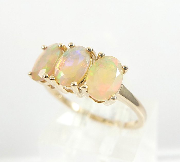 Ingen mindstepris - Ring - 9 kt. Gulguld -  1.36ct. tw. Opal