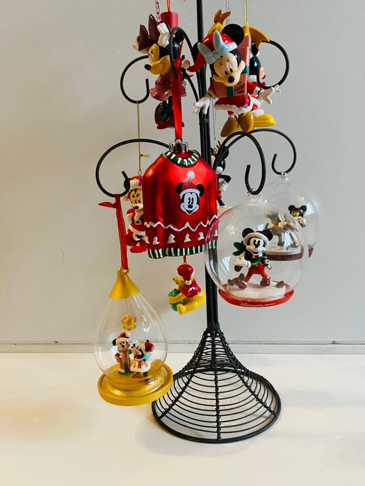 Walt Disney - Kerst Ornament (Figurine Holiday) - Mickey en Minnie Mouse kerst Ornamenten, inclusief show standaard - 12 Ornamenter