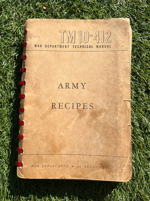 Verenigde Staten van Amerika - WW2 USA Army Field Cook / Recipe Book - Soup - Coffee - Cookies - Beverages - Breakfast - Rations - Pasta - Field Kitchen - Metal binder - 1944