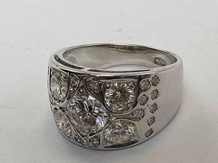 Ring - 18 kraat Hvidguld -  1.75ct. tw. Diamant (Natur)  - Diamant - 750/1000