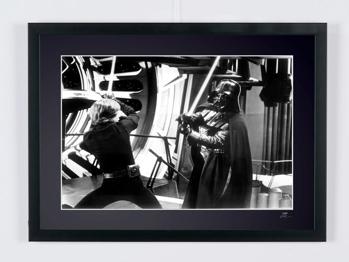 Star Wars - Return Of The Jedi - Darth Vader (David Prowse)  Mark Hamill (Luke) - Fine Art Photography - Luxury Wooden Framed 70X50 cm - Limited Edition Nr 03 of 30 - Serial ID 60010 - Original Certificate (COA), Hologram Logo Editor and QR Code - 100% New items.