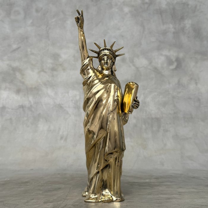 Mitch Richmond (1983) - Lady Peace (Bronze Sculpture)