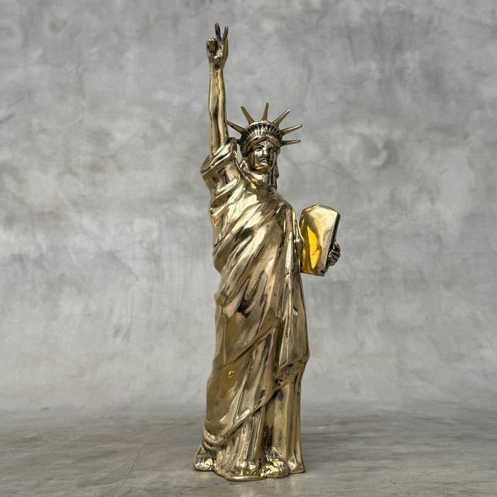 Mitch Richmond (1983) - Lady Peace (Bronze Sculpture)