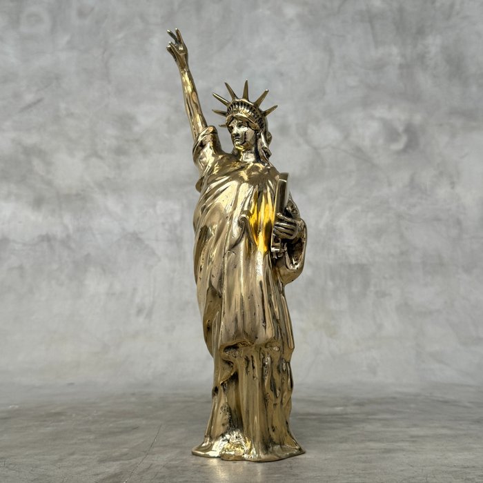 Mitch Richmond (1983) - Lady Peace (Bronze Sculpture)