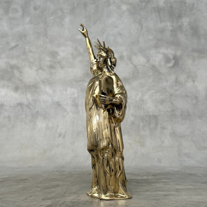 Mitch Richmond (1983) - Lady Peace (Bronze Sculpture)