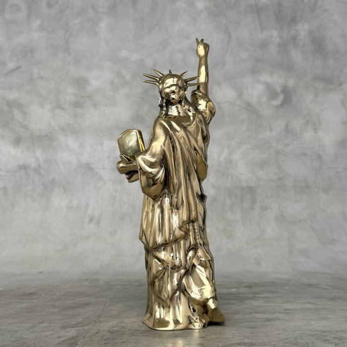 Mitch Richmond (1983) - Lady Peace (Bronze Sculpture)