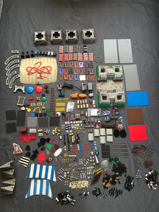 Lego - 100’s Rare and expensive LEGO parts - Holland