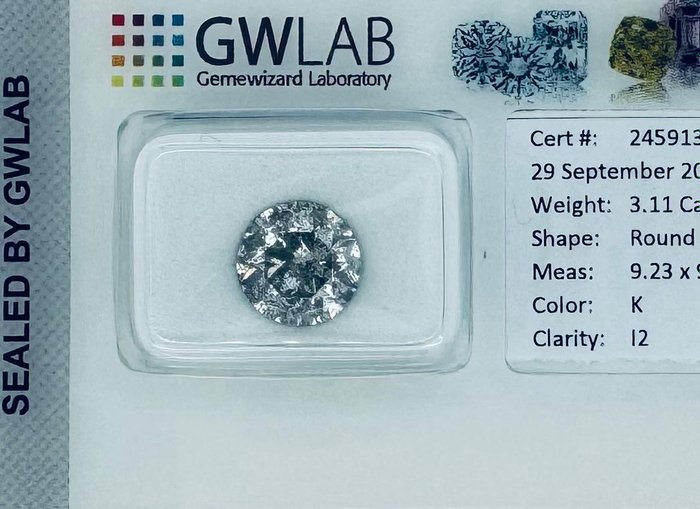 Ingen mindstepris - 1 pcs Diamant  (Natur)  - 3.11 ct - Rund - K - I2 - Gemewizard Gemological Laboratory (GWLab)