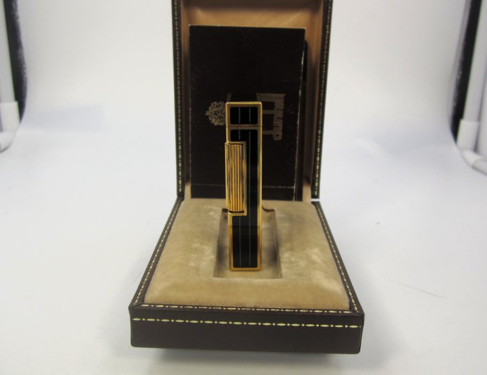 Raro e pregiato Dunhill Ref.27653 gessato nero e oro vintage "Made in Swiss anni '70 - Lommelighter - Sort lakeret - Forgyldt