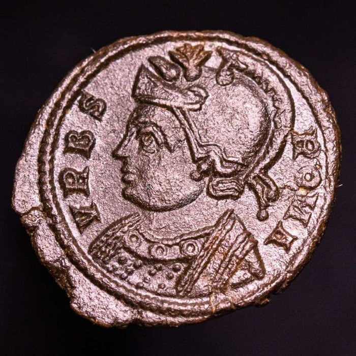 Romarriket. Constantine I (AD 306-337). Follis Urbs Roma conmemorative series. minted in Lugdunum in 333 A.D. She-wolf  (Ingen mindstepris)