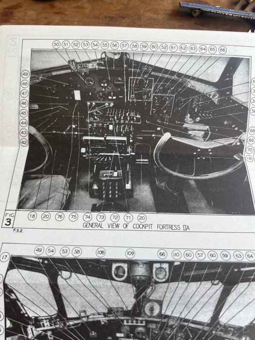 UK/USA - RAF Flying Handbook - Pilot Notes ''B17 FLYING Fortress with Cyclone engines'' - Pilot Training Manual - May - 1944