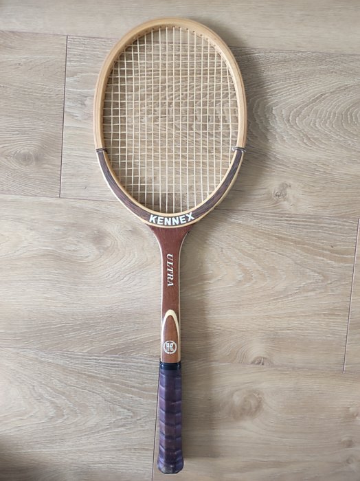 Temzo Jupiter, Twee keer Dunlop, Maxplay/Saturne, Twee keer Donnay, Kennex Ultra - Tennisketsjer