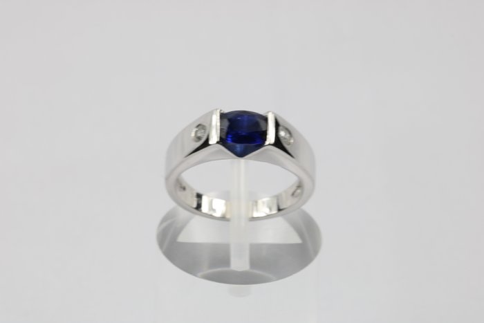 Ring - 18 kraat Hvidguld -  138ct tw Safir - Diamant