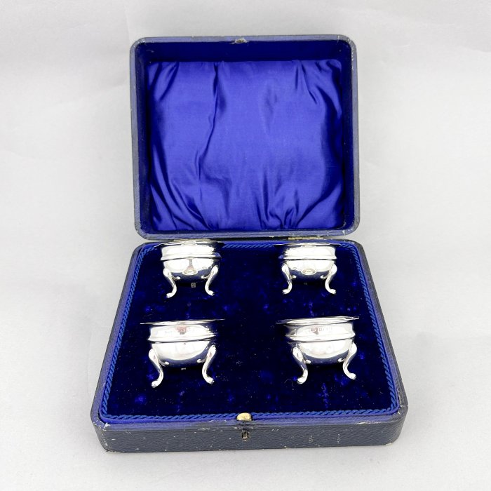 Boxed set 4 sterling silver round salt cauldrons on pad feet - Joseph Gloster - Saltkar (4) - .925 sølv