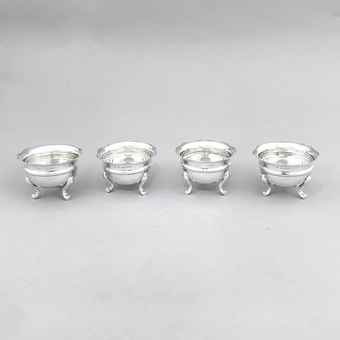 Boxed set 4 sterling silver round salt cauldrons on pad feet - Joseph Gloster - Saltkar (4) - .925 sølv