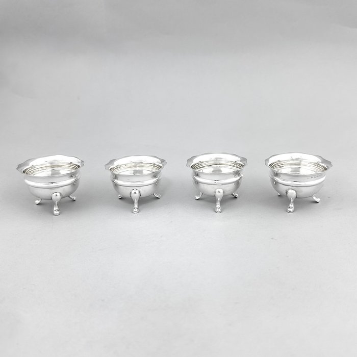 Boxed set 4 sterling silver round salt cauldrons on pad feet - Joseph Gloster - Saltkar (4) - .925 sølv