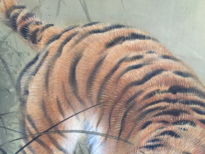 Tiger / Japanese Vintage Hanging Scroll KAKEJIKU / Silk / Hand Painted - Signed - Japan  (Ingen mindstepris)