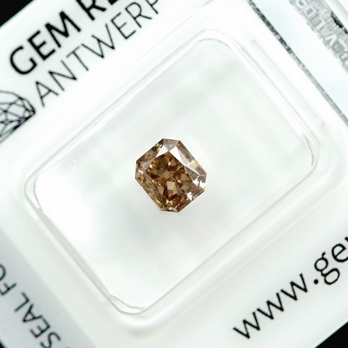 1 pcs Diamant  (Naturfarvet)  - 1.10 ct - Radiant - Fancy Gullig Brun - SI2 - Gem Report Antwerp (GRA)