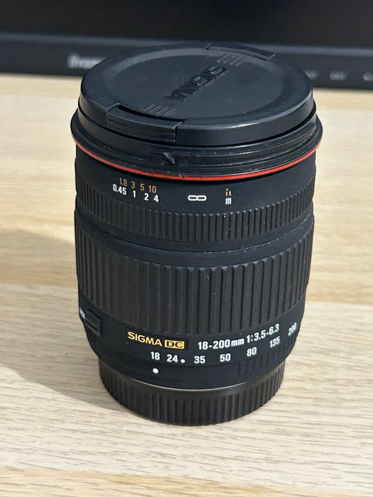 Sigma ZOOM 18-200mm 1 : 35-63 DC ⌀62 Zoomobjektiv