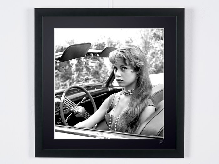 Brigitte Bardot Renault Floride 1958 - Fine Art Photography - Luxury Wooden Framed 70X50 cm - Limited Edition Nr 04 of 30 - Serial ID 30155 - Original Certificate (COA) Hologram Logo Editor and QR Code - 100% New items