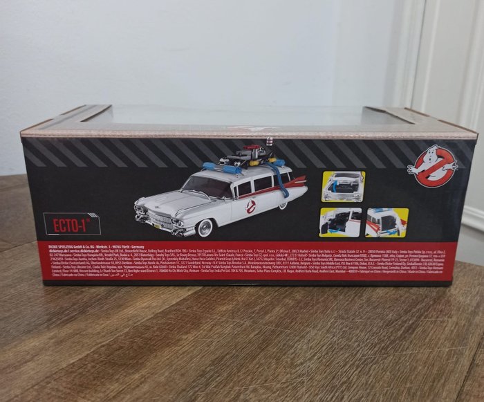 Ghostbusters ECTO-1 Vehicle Die-cast model from the 1984 classic movie (mint condition never opened)